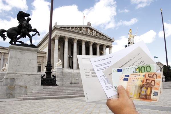 WAHLGELD.COM - PRESSEBILD - STIMMUNTERLAGEN VOR OESTERREICHISCHEM PARLAMENT